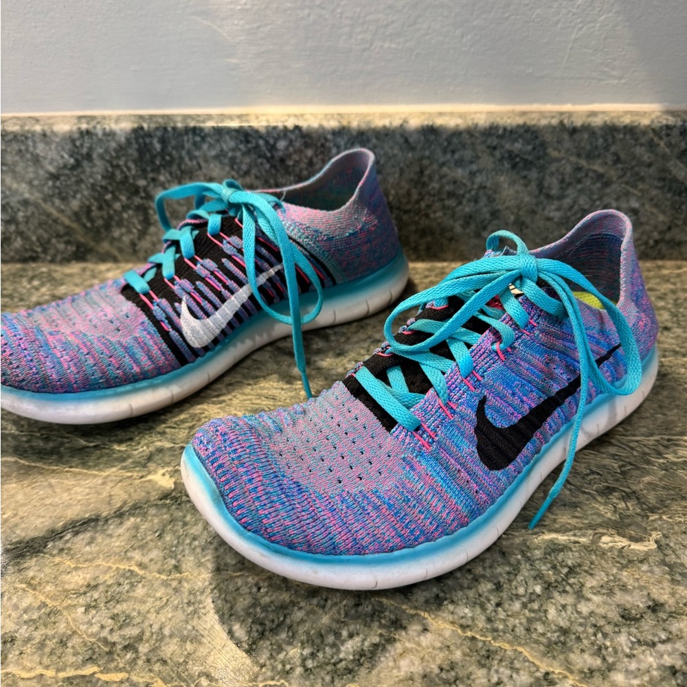 Nike Women's Blue and Pink Knit Sneakers